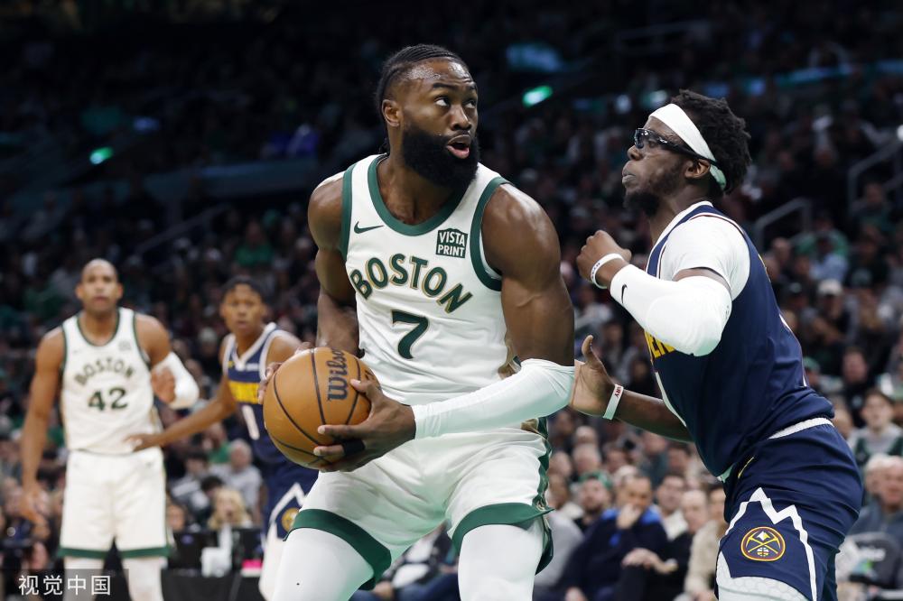 而埃里克正 而埃里克正